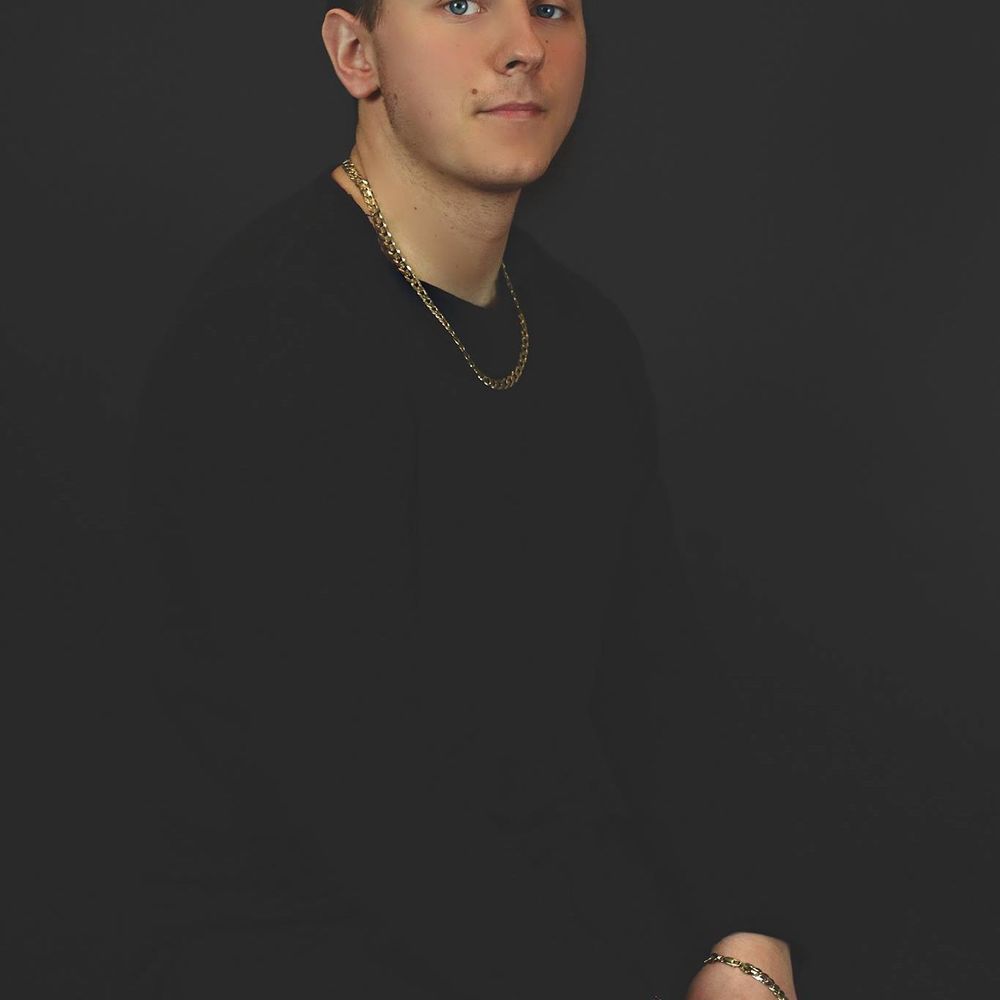 Meet your Posher, Dakota